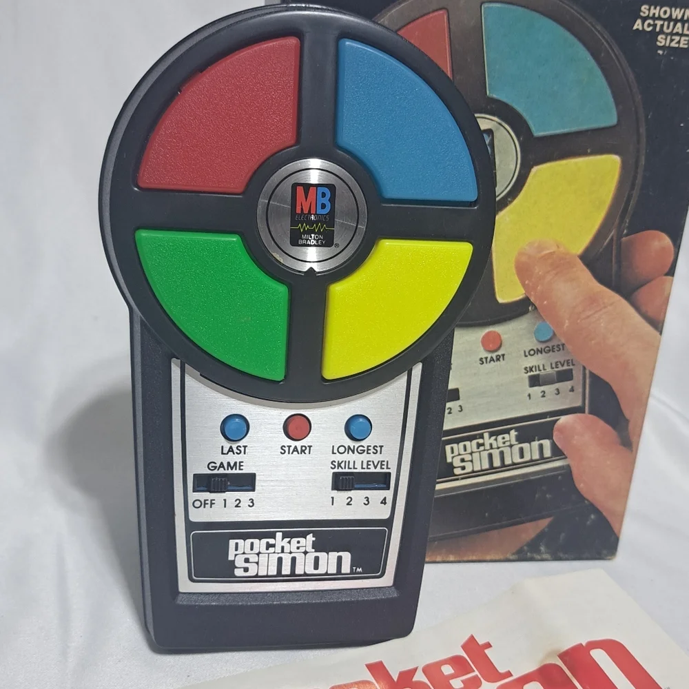 Vintage 1980 Milton‎ Bradley Pocket Simon Electronic Handheld Game UNTESTED